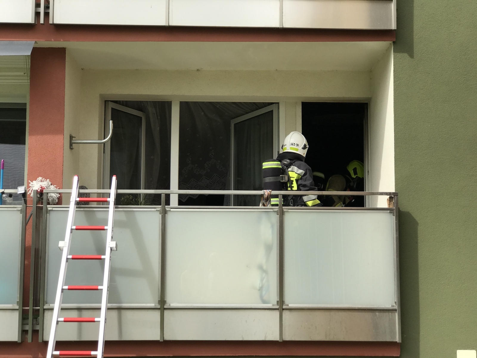 Zdjęcie w galerii na portalu naszraciborz.pl: Pożar w budynku wielorodzinnym przy Pomnikowej [FOTO i WIDEO] wiadomości z regionu