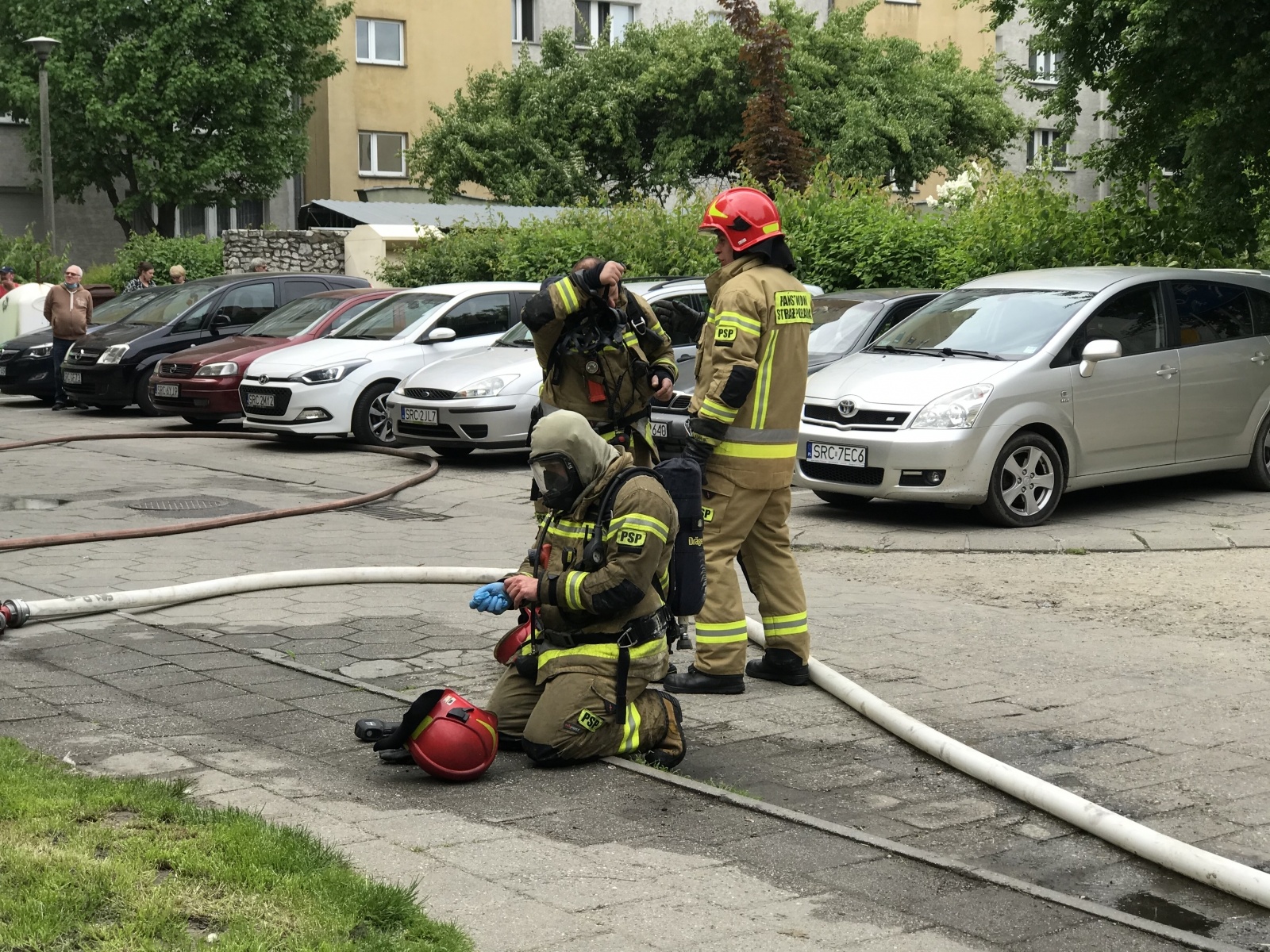 Zdjęcie w galerii na portalu naszraciborz.pl: Pożar w budynku wielorodzinnym przy Pomnikowej [FOTO i WIDEO] wiadomości z regionu