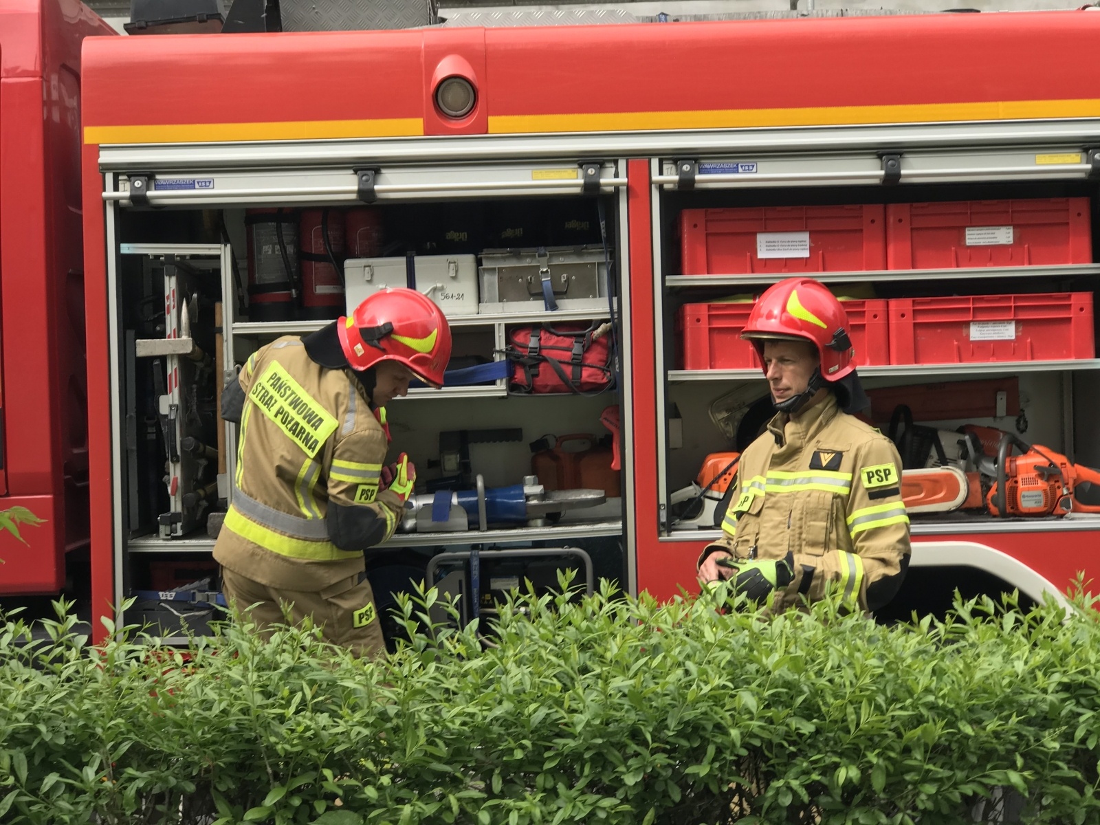 Zdjęcie w galerii na portalu naszraciborz.pl: Pożar w budynku wielorodzinnym przy Pomnikowej [FOTO i WIDEO] wiadomości z regionu