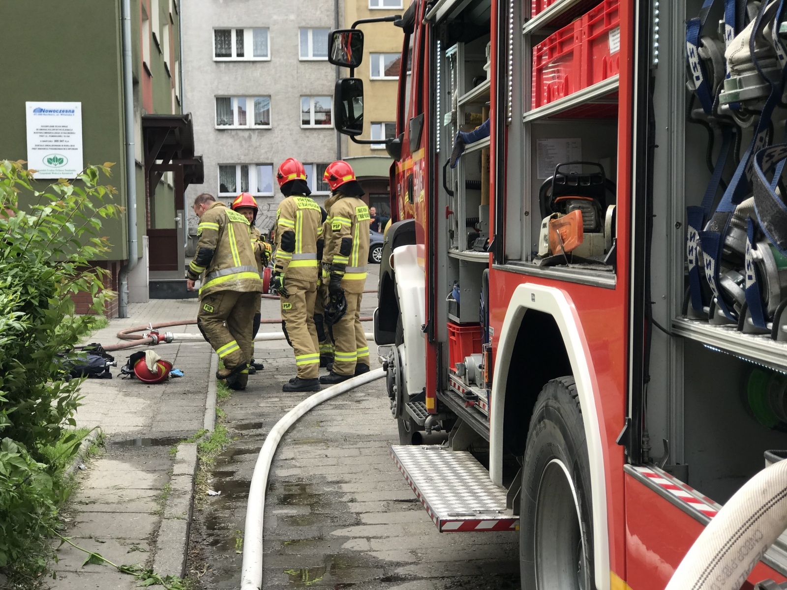 Zdjęcie w galerii na portalu naszraciborz.pl: Pożar w budynku wielorodzinnym przy Pomnikowej [FOTO i WIDEO] wiadomości z regionu
