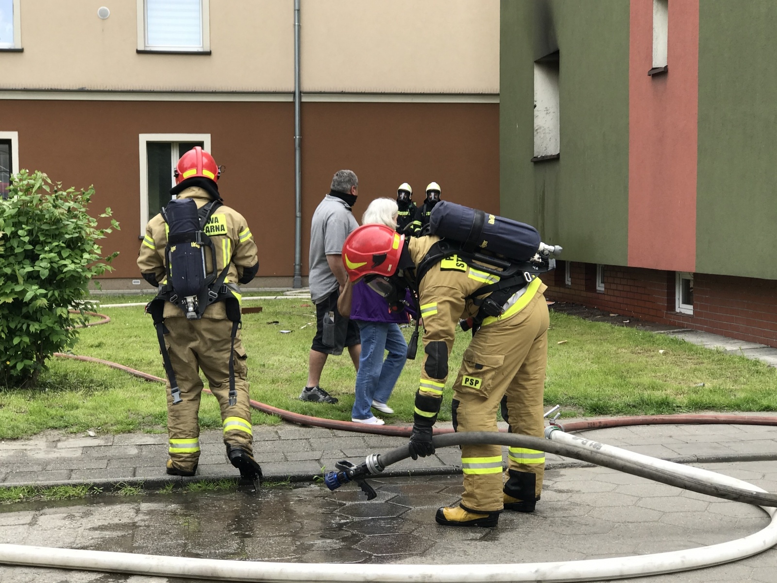 Zdjęcie w galerii na portalu naszraciborz.pl: Pożar w budynku wielorodzinnym przy Pomnikowej [FOTO i WIDEO] wiadomości z regionu