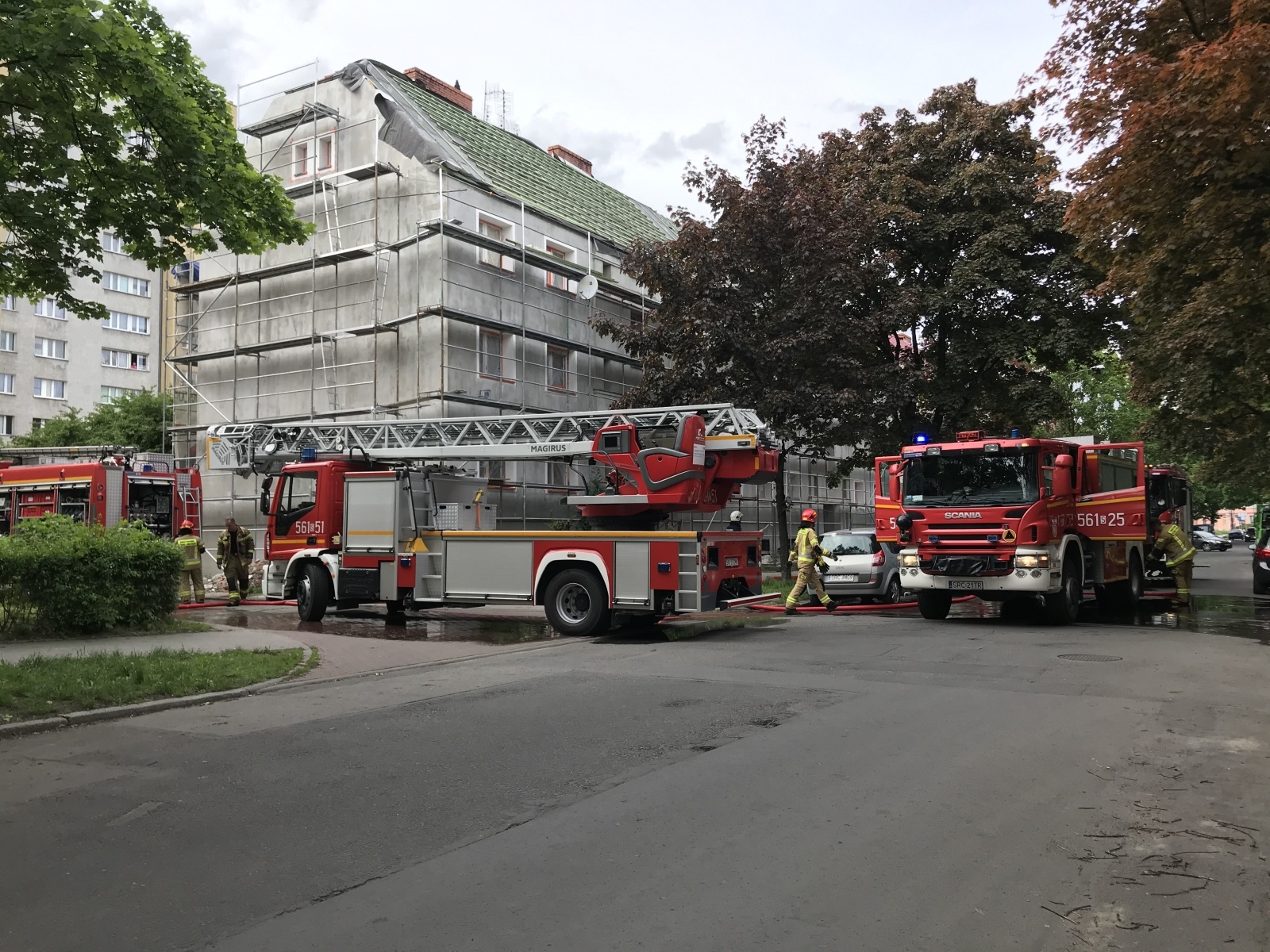 Zdjęcie w galerii na portalu naszraciborz.pl: Pożar w budynku wielorodzinnym przy Pomnikowej [FOTO i WIDEO] wiadomości z regionu