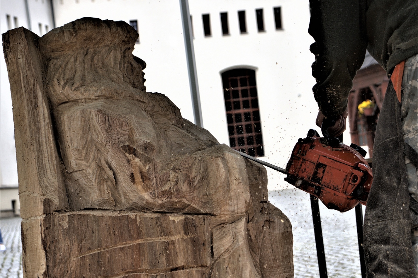 Zdjęcie w galerii na portalu naszraciborz.pl: Studenci raciborskiej PWSZ wzięli udział w plenerze fotograficznym na zamku wiadomości z regionu