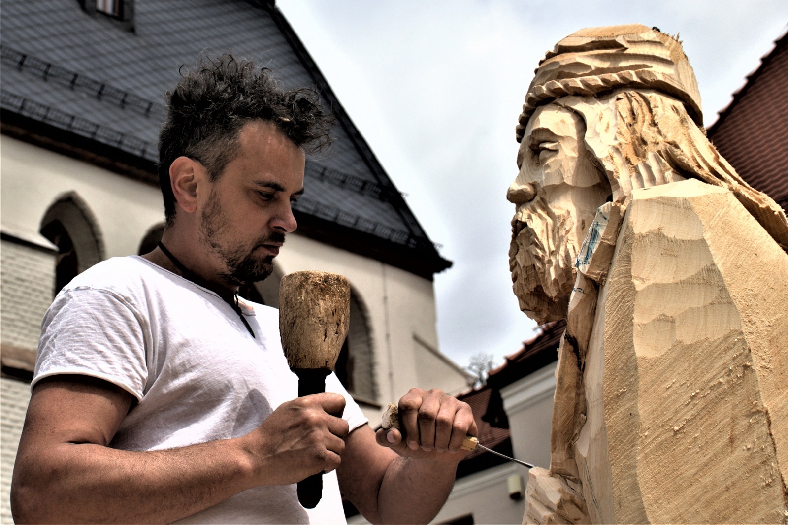 Zdjęcie w galerii na portalu naszraciborz.pl: Studenci raciborskiej PWSZ wzięli udział w plenerze fotograficznym na zamku wiadomości z regionu