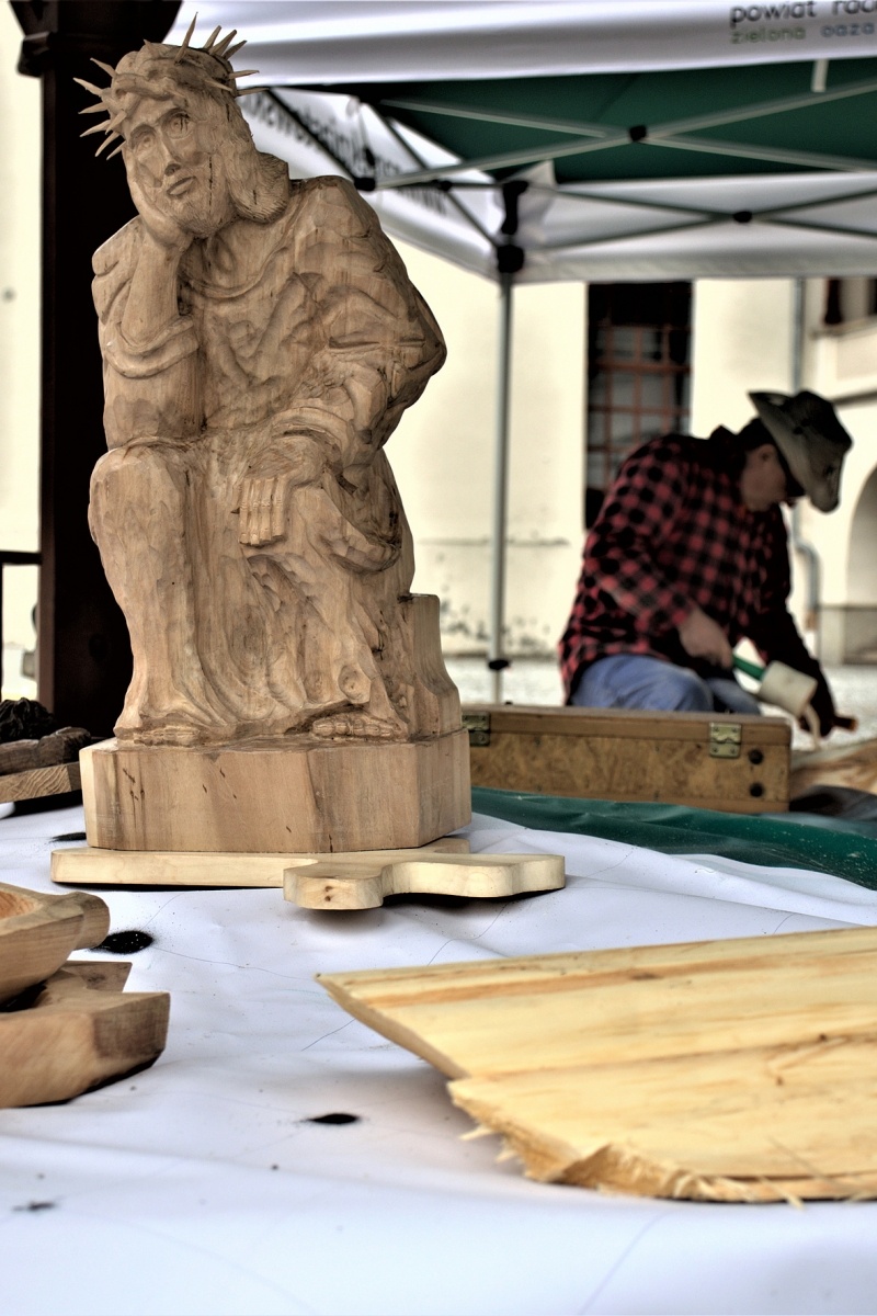 Zdjęcie w galerii na portalu naszraciborz.pl: Studenci raciborskiej PWSZ wzięli udział w plenerze fotograficznym na zamku wiadomości z regionu