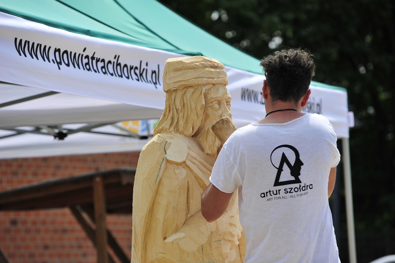 Zdjęcie w galerii na portalu naszraciborz.pl: Studenci raciborskiej PWSZ wzięli udział w plenerze fotograficznym na zamku wiadomości z regionu