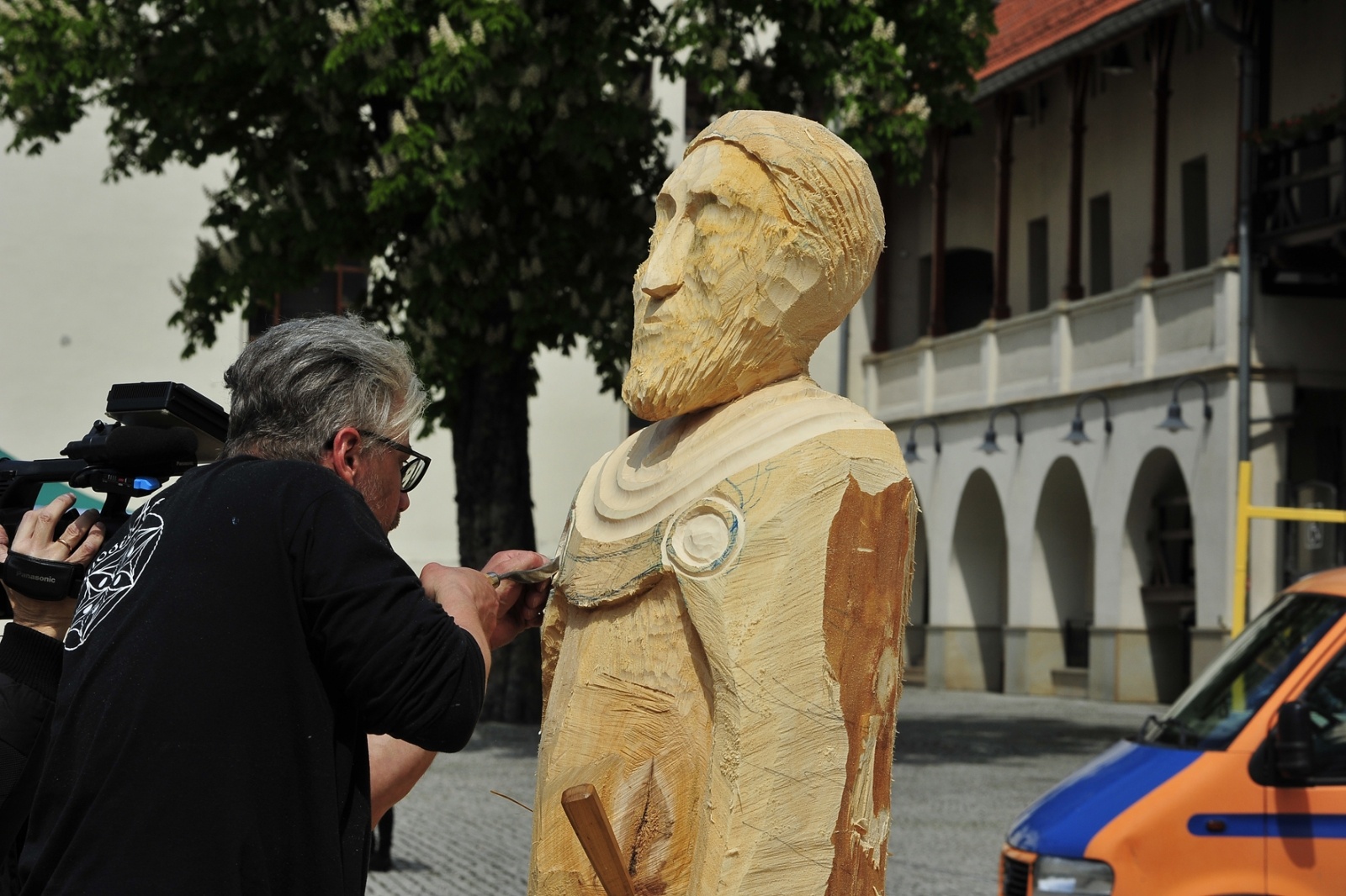 Zdjęcie w galerii na portalu naszraciborz.pl: Studenci raciborskiej PWSZ wzięli udział w plenerze fotograficznym na zamku wiadomości z regionu