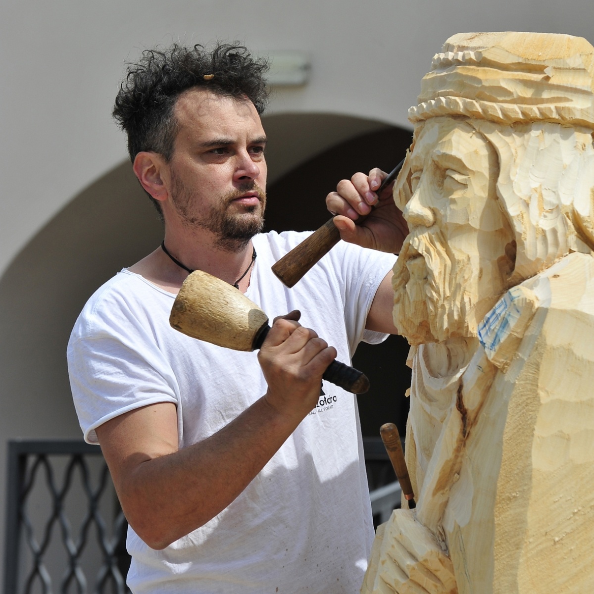 Zdjęcie w galerii na portalu naszraciborz.pl: Studenci raciborskiej PWSZ wzięli udział w plenerze fotograficznym na zamku wiadomości z regionu