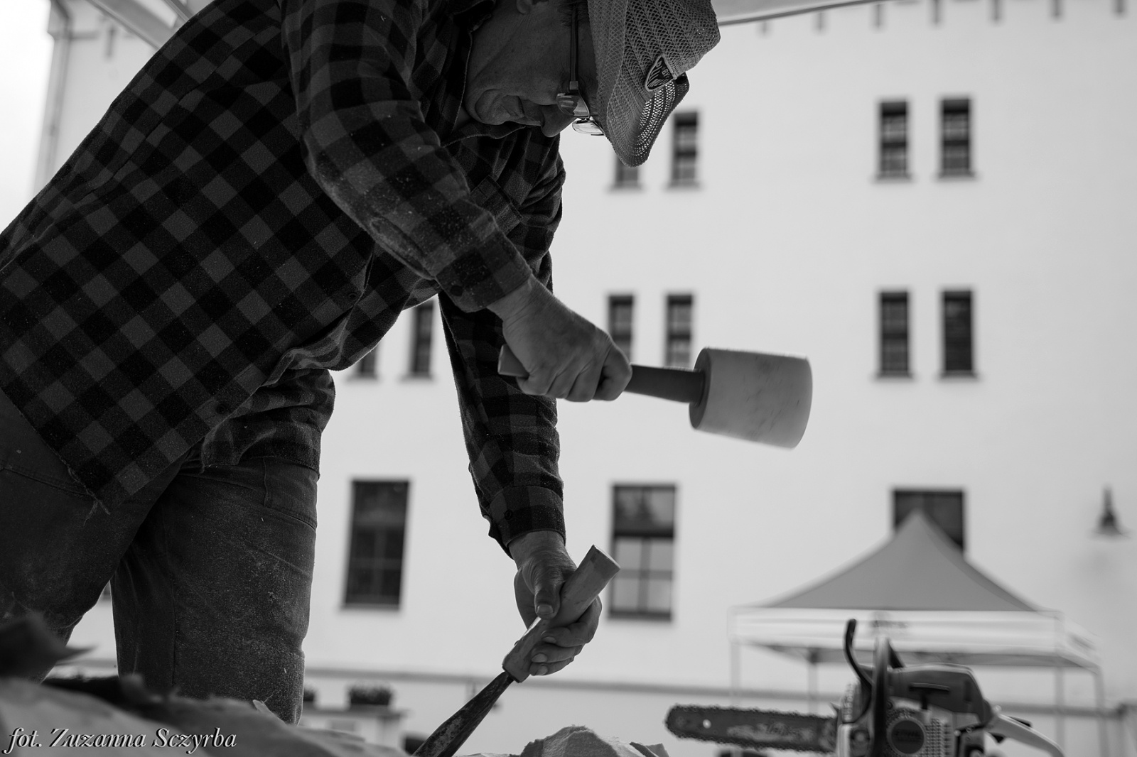 Zdjęcie w galerii na portalu naszraciborz.pl: Studenci raciborskiej PWSZ wzięli udział w plenerze fotograficznym na zamku wiadomości z regionu
