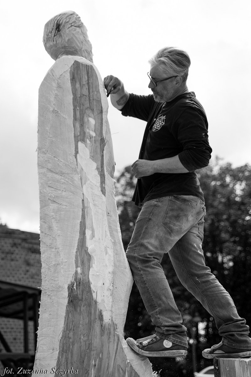 Zdjęcie w galerii na portalu naszraciborz.pl: Studenci raciborskiej PWSZ wzięli udział w plenerze fotograficznym na zamku wiadomości z regionu