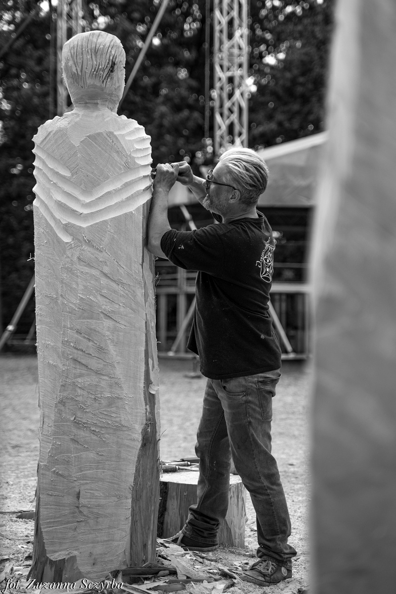 Zdjęcie w galerii na portalu naszraciborz.pl: Studenci raciborskiej PWSZ wzięli udział w plenerze fotograficznym na zamku wiadomości z regionu