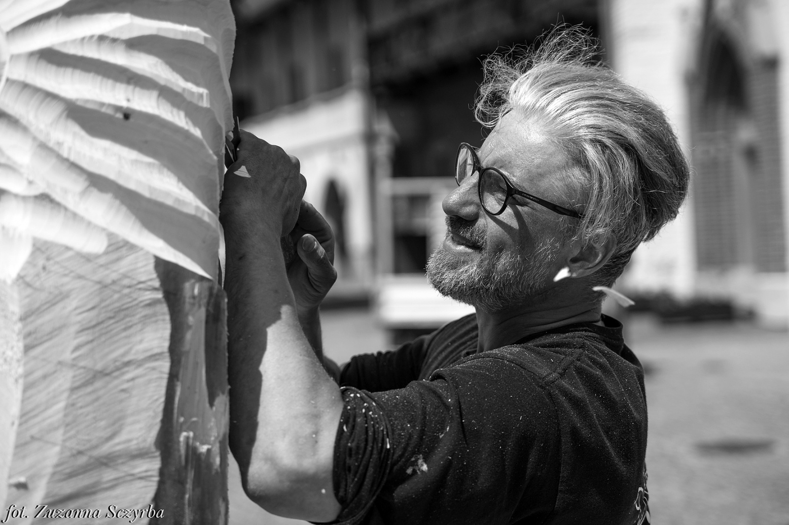 Zdjęcie w galerii na portalu naszraciborz.pl: Studenci raciborskiej PWSZ wzięli udział w plenerze fotograficznym na zamku wiadomości z regionu