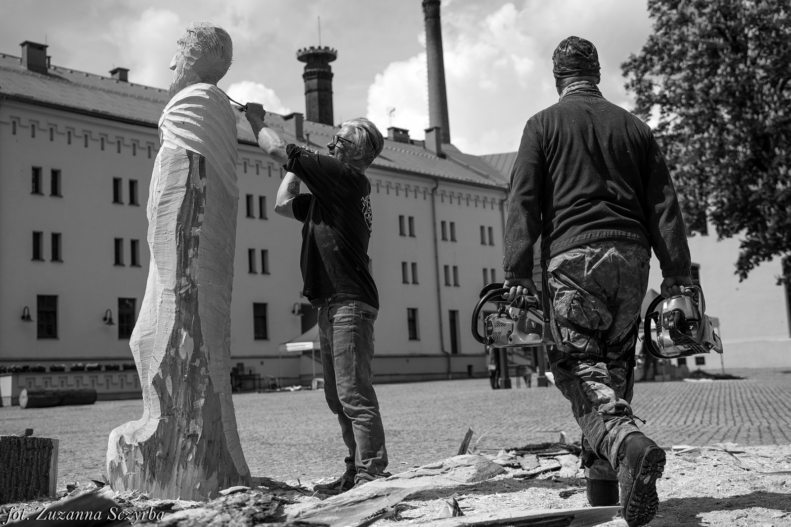 Zdjęcie w galerii na portalu naszraciborz.pl: Studenci raciborskiej PWSZ wzięli udział w plenerze fotograficznym na zamku wiadomości z regionu