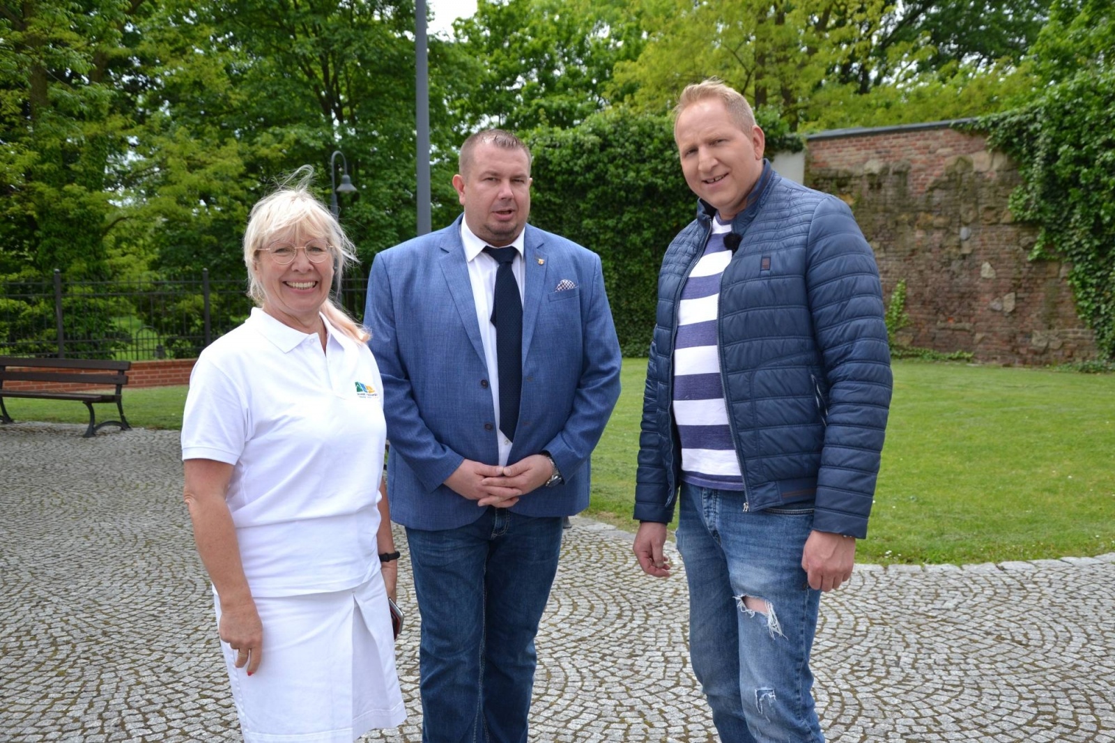 Zdjęcie w galerii na portalu naszraciborz.pl: Rączka gotuje i podróżuje po ziemi raciborskiej. Zawitał na zamek wiadomości z regionu