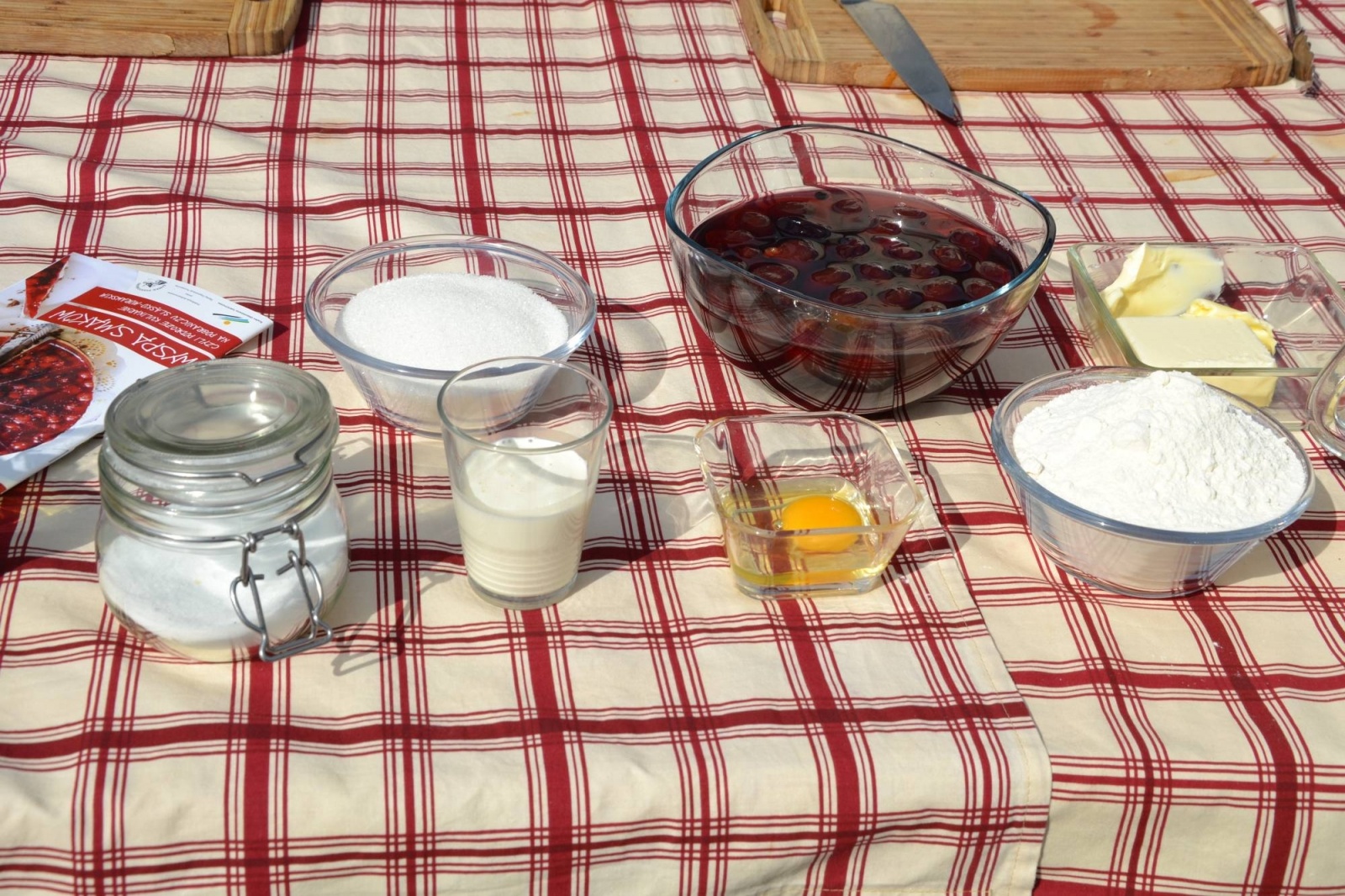 Zdjęcie w galerii na portalu naszraciborz.pl: Rączka gotuje i podróżuje po ziemi raciborskiej. Zawitał na zamek wiadomości z regionu