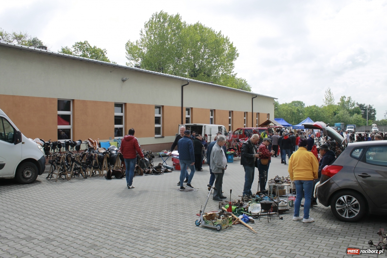 Zdjęcie w galerii na portalu naszraciborz.pl: Skarby i szpargały. Co można znaleźć na jarmarkach staroci? wiadomości z regionu