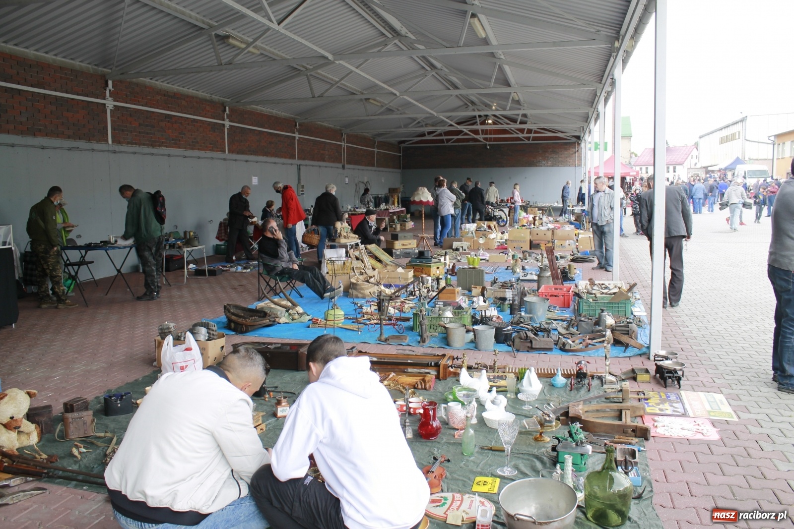 Zdjęcie w galerii na portalu naszraciborz.pl: Skarby i szpargały. Co można znaleźć na jarmarkach staroci? wiadomości z regionu