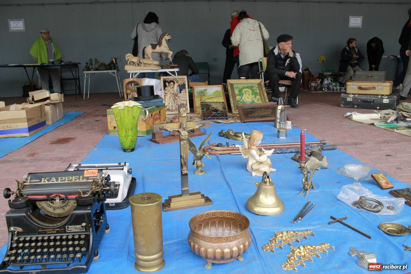 Zdjęcie w galerii na portalu naszraciborz.pl: Skarby i szpargały. Co można znaleźć na jarmarkach staroci? wiadomości z regionu