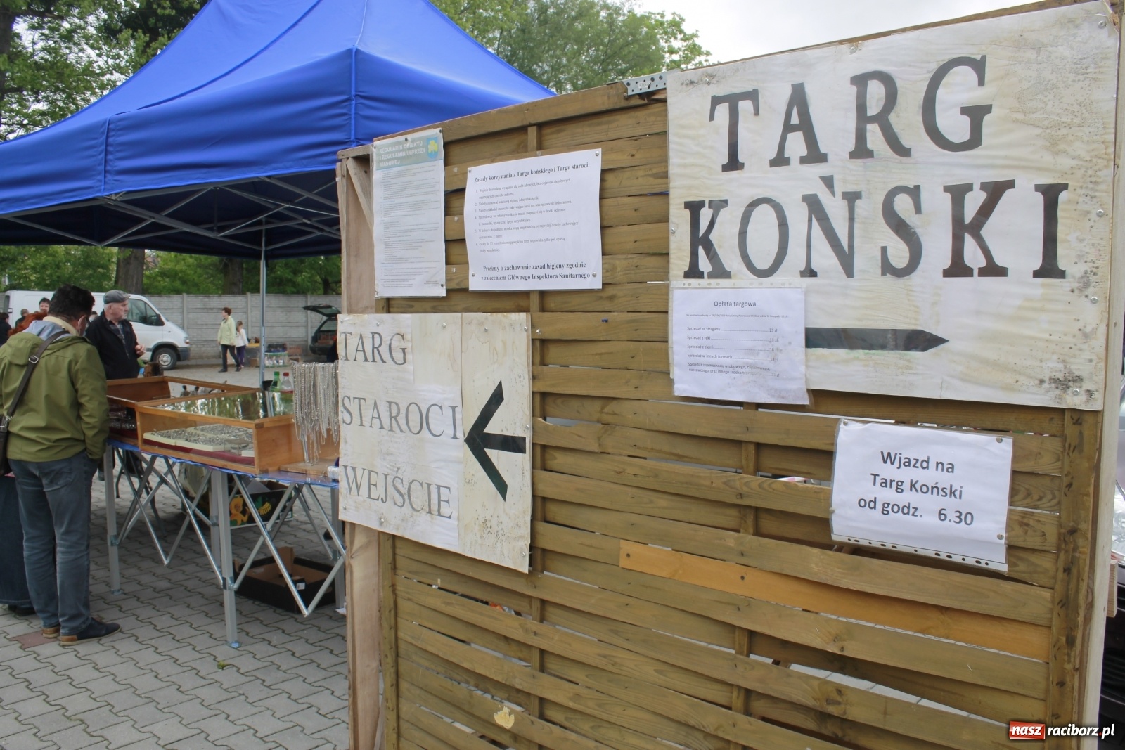 Zdjęcie w galerii na portalu naszraciborz.pl: Skarby i szpargały. Co można znaleźć na jarmarkach staroci? wiadomości z regionu