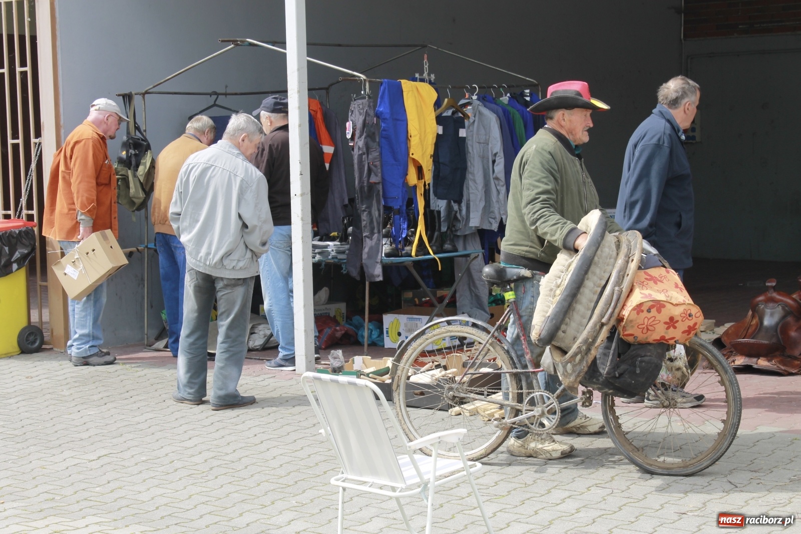 Zdjęcie w galerii na portalu naszraciborz.pl: Skarby i szpargały. Co można znaleźć na jarmarkach staroci? wiadomości z regionu