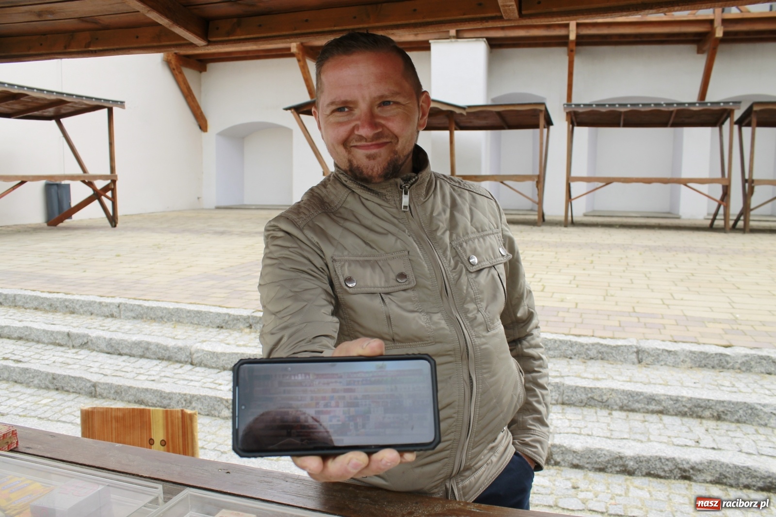 Zdjęcie w galerii na portalu naszraciborz.pl: Skarby i szpargały. Co można znaleźć na jarmarkach staroci? wiadomości z regionu