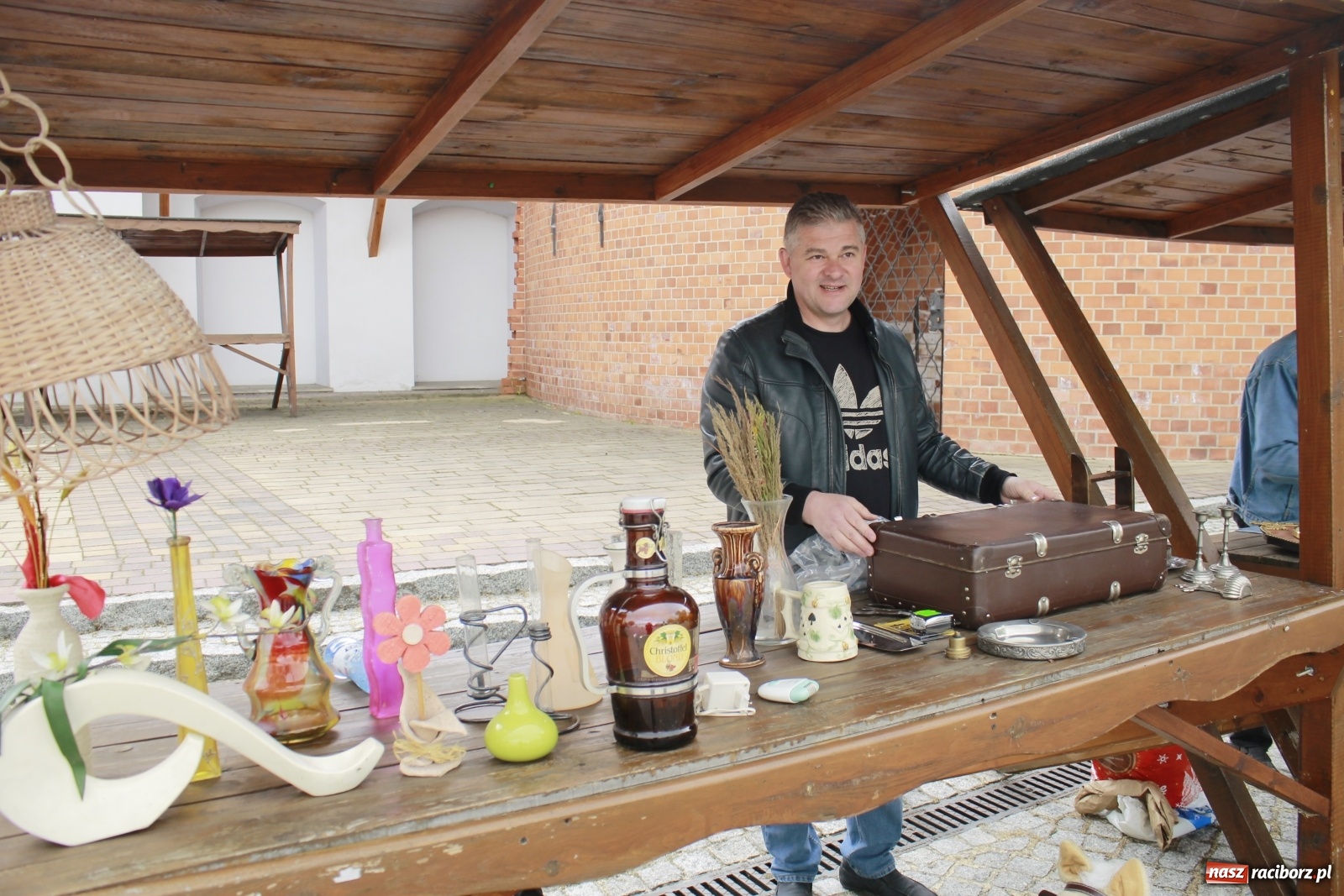 Zdjęcie w galerii na portalu naszraciborz.pl: Skarby i szpargały. Co można znaleźć na jarmarkach staroci? wiadomości z regionu