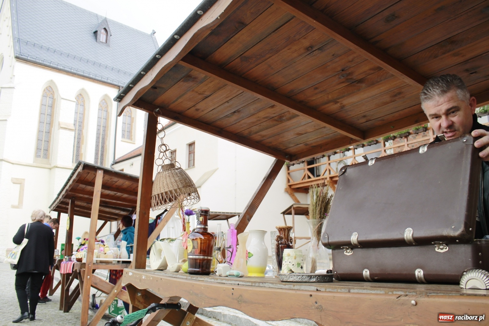 Zdjęcie w galerii na portalu naszraciborz.pl: Skarby i szpargały. Co można znaleźć na jarmarkach staroci? wiadomości z regionu