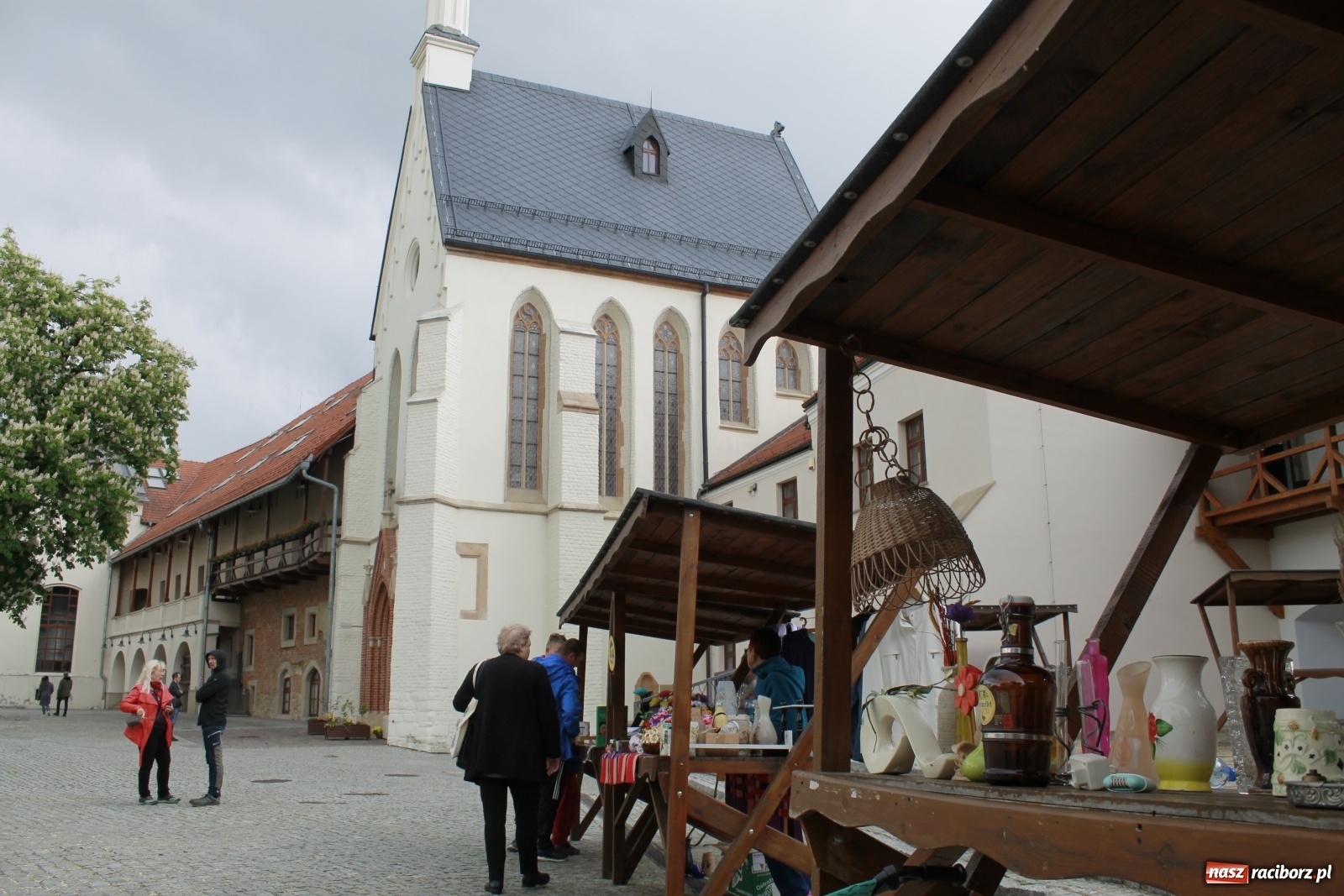 Zdjęcie w galerii na portalu naszraciborz.pl: Skarby i szpargały. Co można znaleźć na jarmarkach staroci? wiadomości z regionu