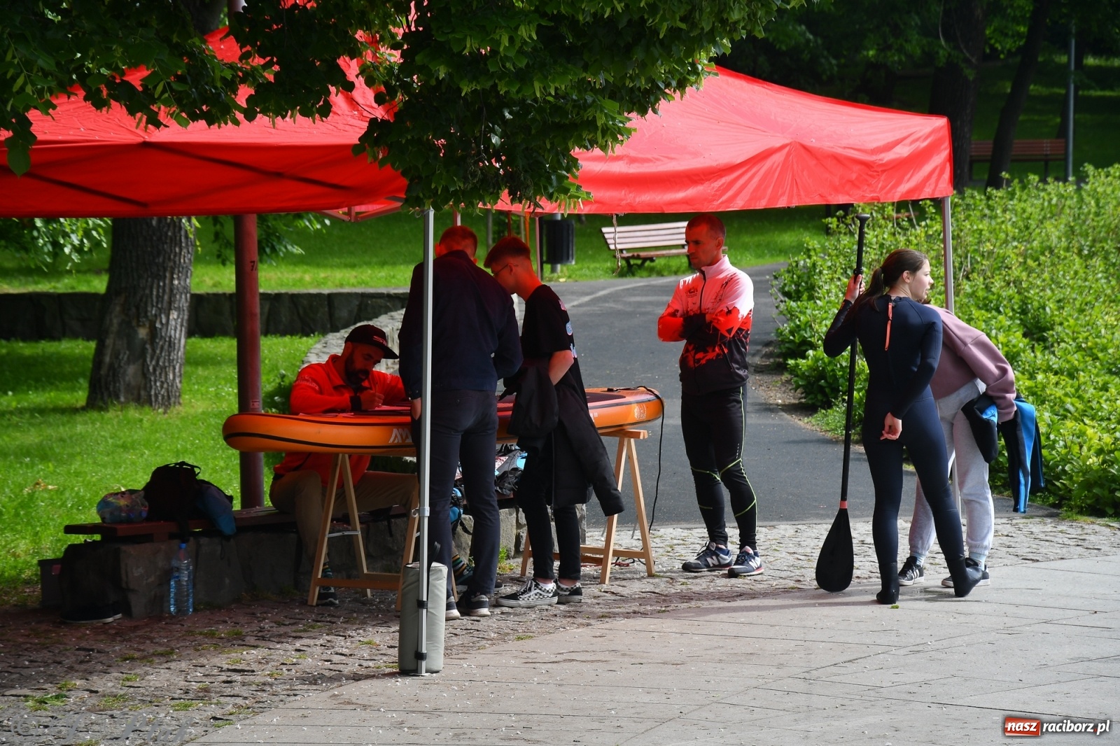 Zdjęcie w galerii na portalu naszraciborz.pl: Racibórz. Wielkie wiosłowanie w parku m. Roth wiadomości z regionu