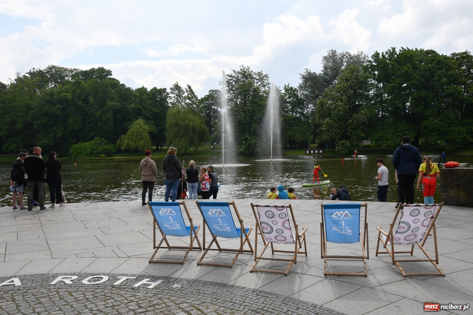 Zdjęcie w galerii na portalu naszraciborz.pl: Racibórz. Wielkie wiosłowanie w parku m. Roth wiadomości z regionu