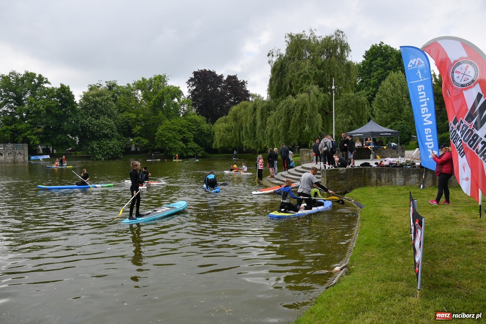 Zdjęcie w galerii na portalu naszraciborz.pl: Racibórz. Wielkie wiosłowanie w parku m. Roth wiadomości z regionu
