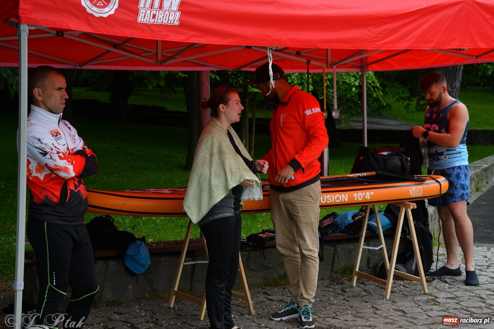 Zdjęcie w galerii na portalu naszraciborz.pl: Racibórz. Wielkie wiosłowanie w parku m. Roth wiadomości z regionu