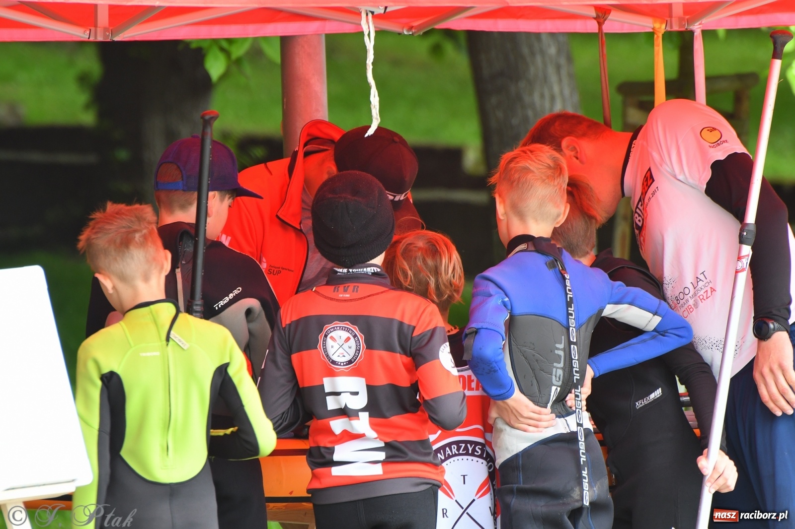 Zdjęcie w galerii na portalu naszraciborz.pl: Racibórz. Wielkie wiosłowanie w parku m. Roth wiadomości z regionu