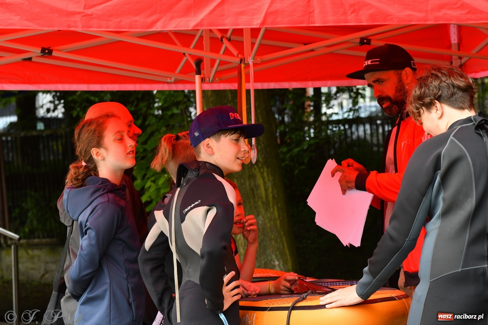 Zdjęcie w galerii na portalu naszraciborz.pl: Racibórz. Wielkie wiosłowanie w parku m. Roth wiadomości z regionu