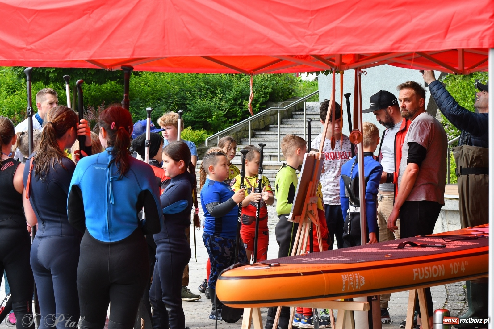 Zdjęcie w galerii na portalu naszraciborz.pl: Racibórz. Wielkie wiosłowanie w parku m. Roth wiadomości z regionu