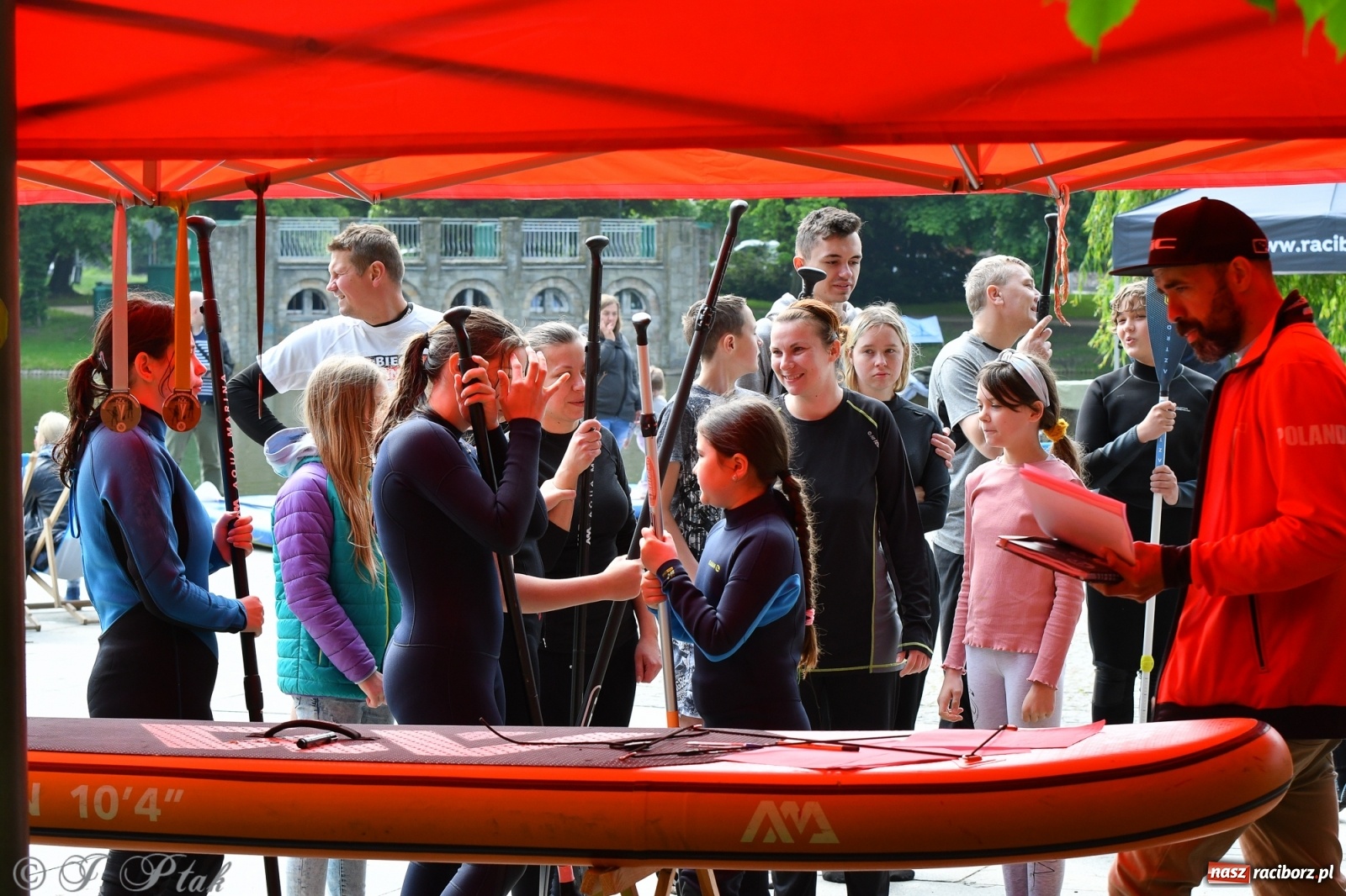Zdjęcie w galerii na portalu naszraciborz.pl: Racibórz. Wielkie wiosłowanie w parku m. Roth wiadomości z regionu