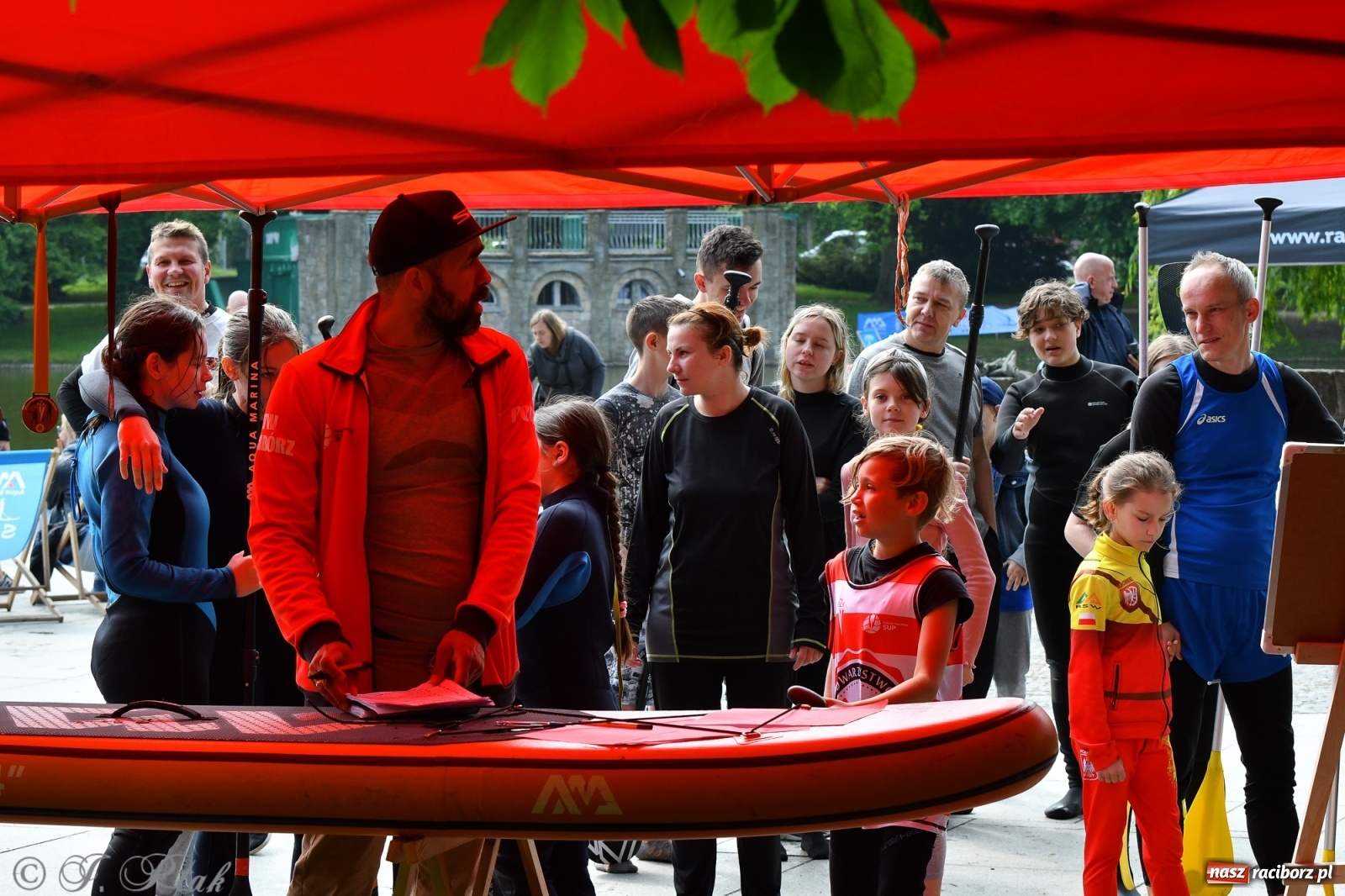 Zdjęcie w galerii na portalu naszraciborz.pl: Racibórz. Wielkie wiosłowanie w parku m. Roth wiadomości z regionu