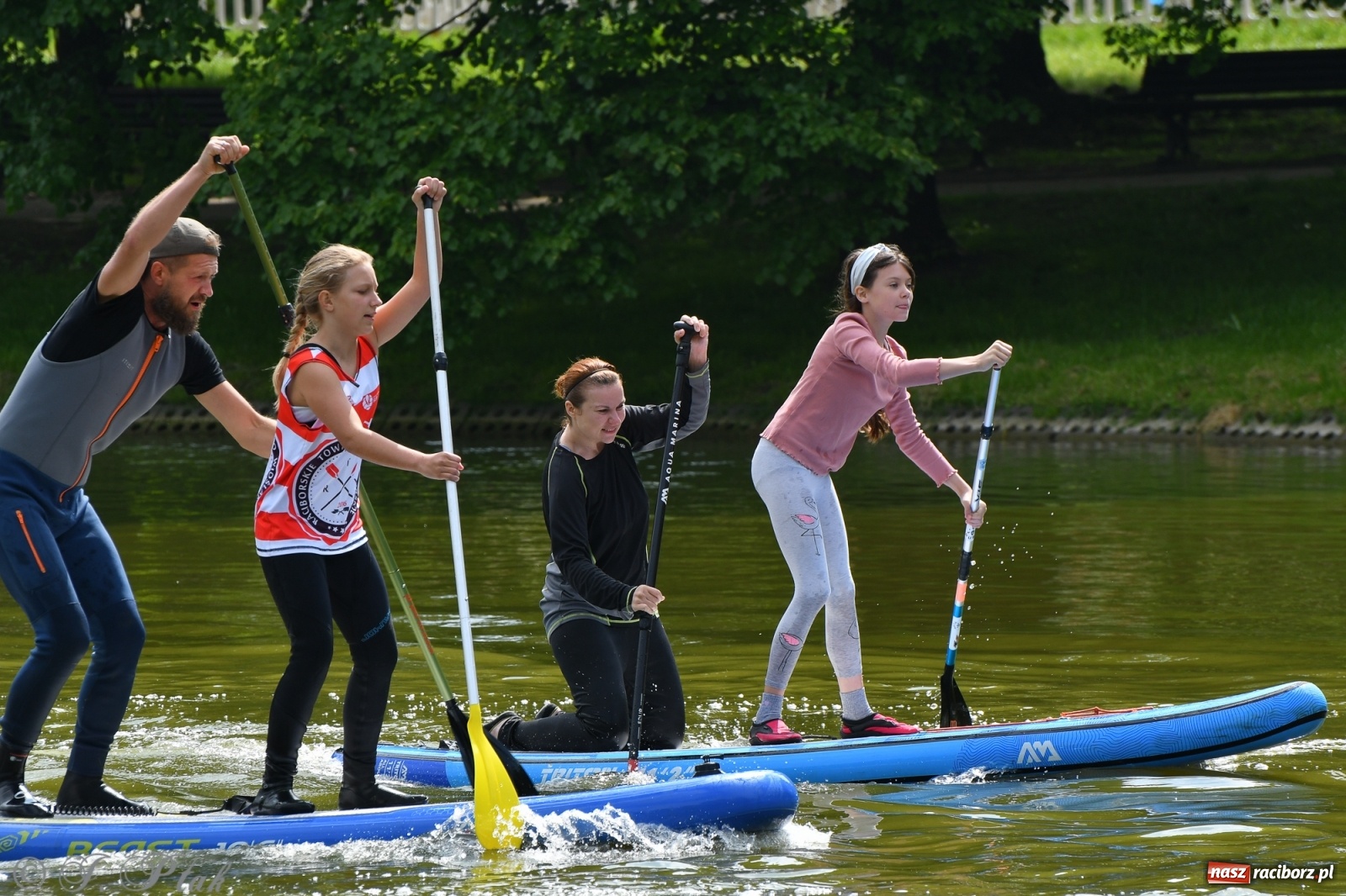 Zdjęcie w galerii na portalu naszraciborz.pl: Racibórz. Wielkie wiosłowanie w parku m. Roth wiadomości z regionu