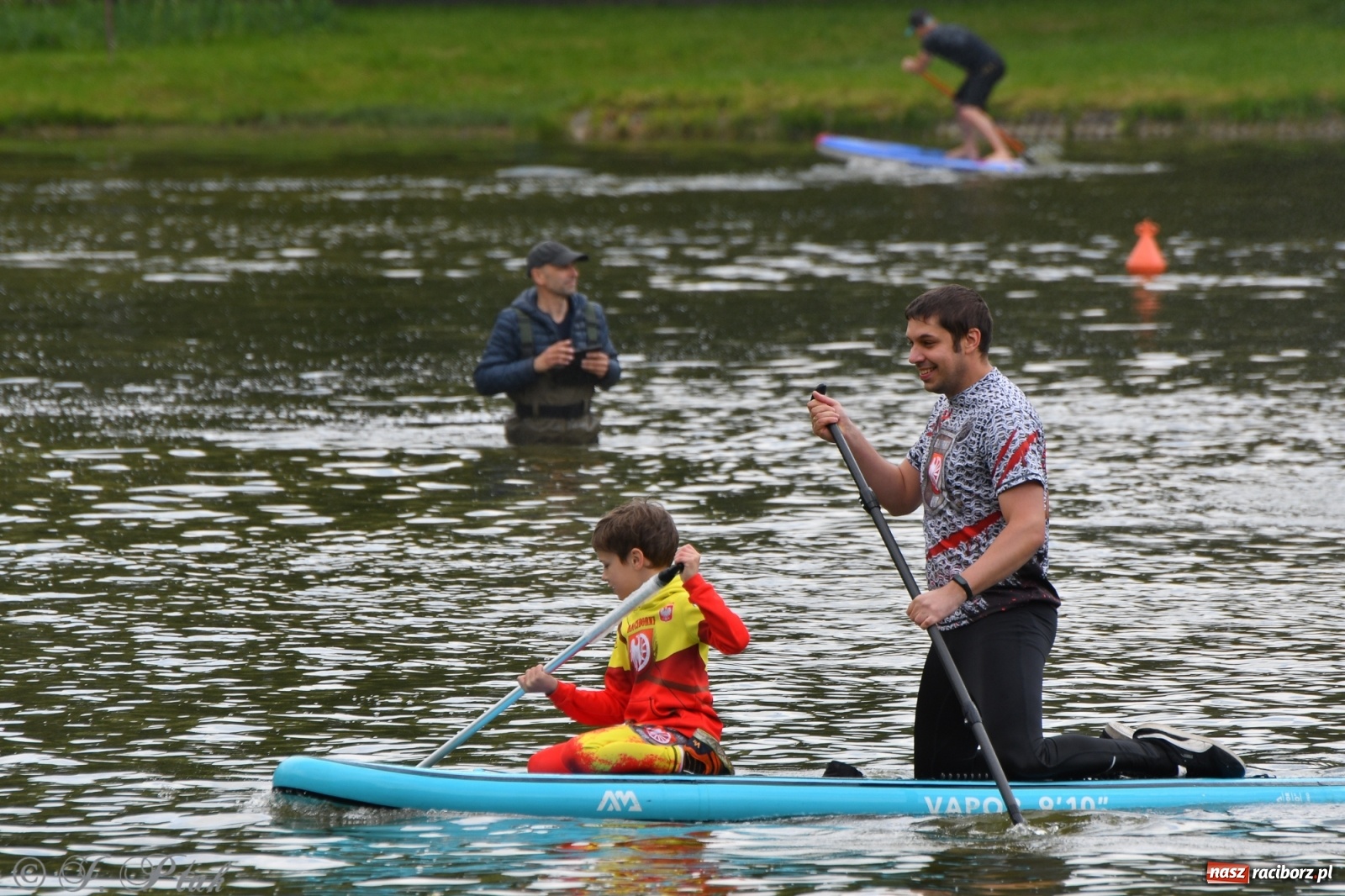 Zdjęcie w galerii na portalu naszraciborz.pl: Racibórz. Wielkie wiosłowanie w parku m. Roth wiadomości z regionu