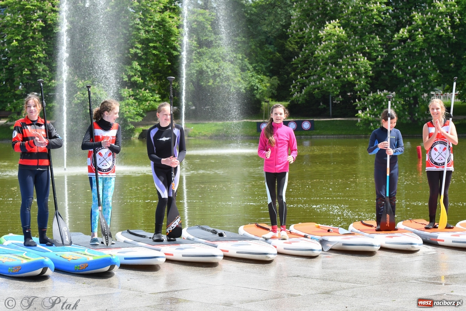 Zdjęcie w galerii na portalu naszraciborz.pl: Racibórz. Wielkie wiosłowanie w parku m. Roth wiadomości z regionu