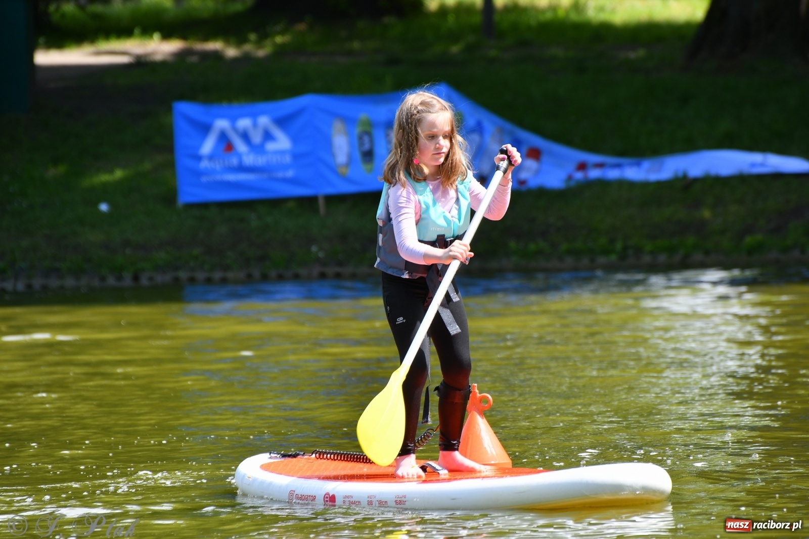 Zdjęcie w galerii na portalu naszraciborz.pl: Racibórz. Wielkie wiosłowanie w parku m. Roth wiadomości z regionu