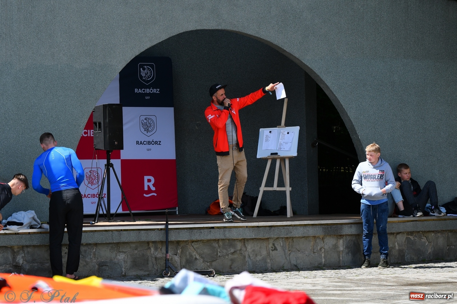 Zdjęcie w galerii na portalu naszraciborz.pl: Racibórz. Wielkie wiosłowanie w parku m. Roth wiadomości z regionu
