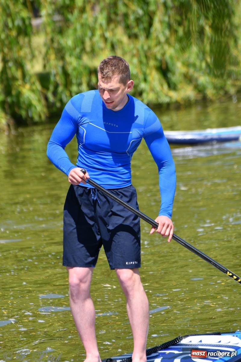 Zdjęcie w galerii na portalu naszraciborz.pl: Racibórz. Wielkie wiosłowanie w parku m. Roth wiadomości z regionu