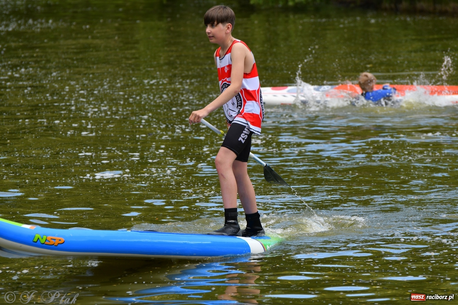 Zdjęcie w galerii na portalu naszraciborz.pl: Racibórz. Wielkie wiosłowanie w parku m. Roth wiadomości z regionu