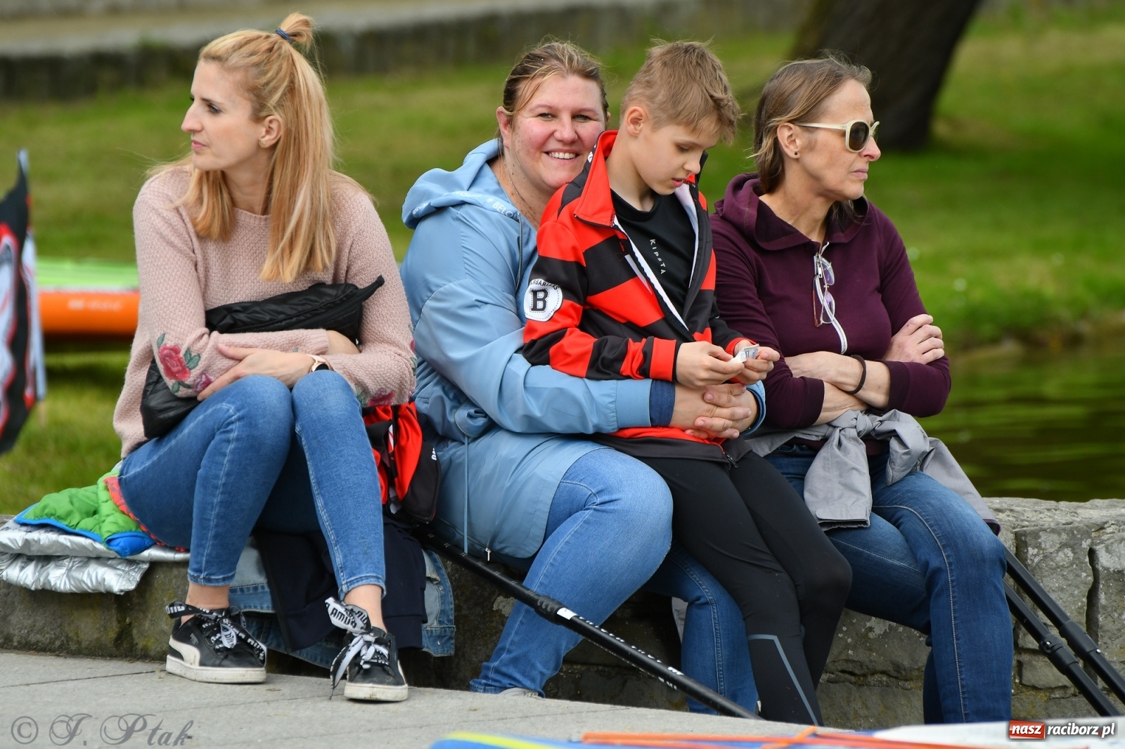Zdjęcie w galerii na portalu naszraciborz.pl: Racibórz. Wielkie wiosłowanie w parku m. Roth wiadomości z regionu