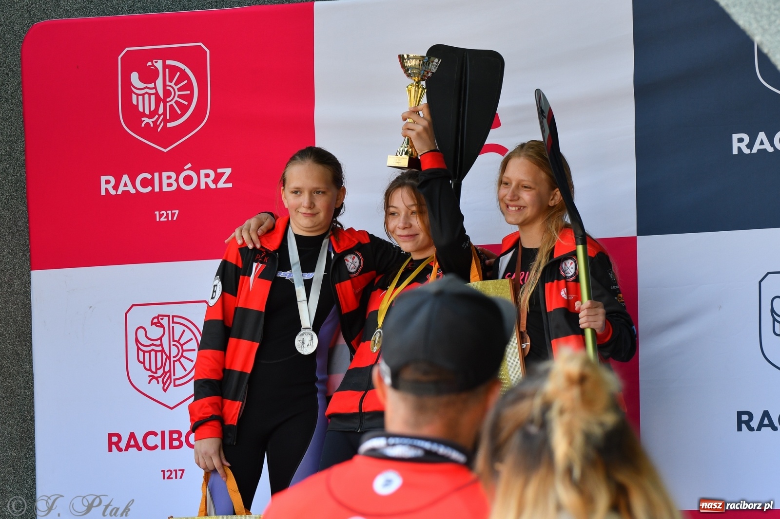 Zdjęcie w galerii na portalu naszraciborz.pl: Racibórz. Wielkie wiosłowanie w parku m. Roth wiadomości z regionu