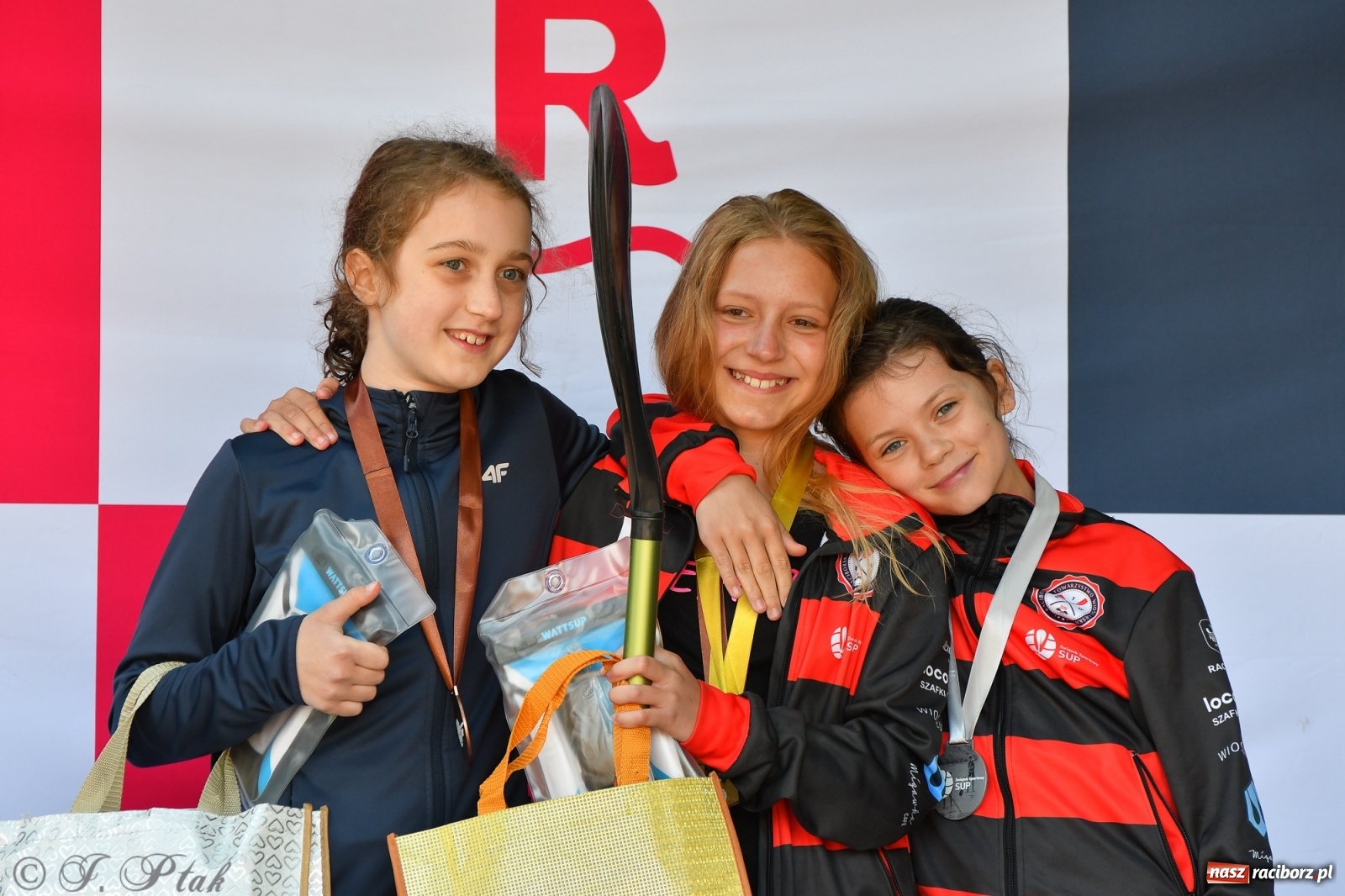 Zdjęcie w galerii na portalu naszraciborz.pl: Racibórz. Wielkie wiosłowanie w parku m. Roth wiadomości z regionu