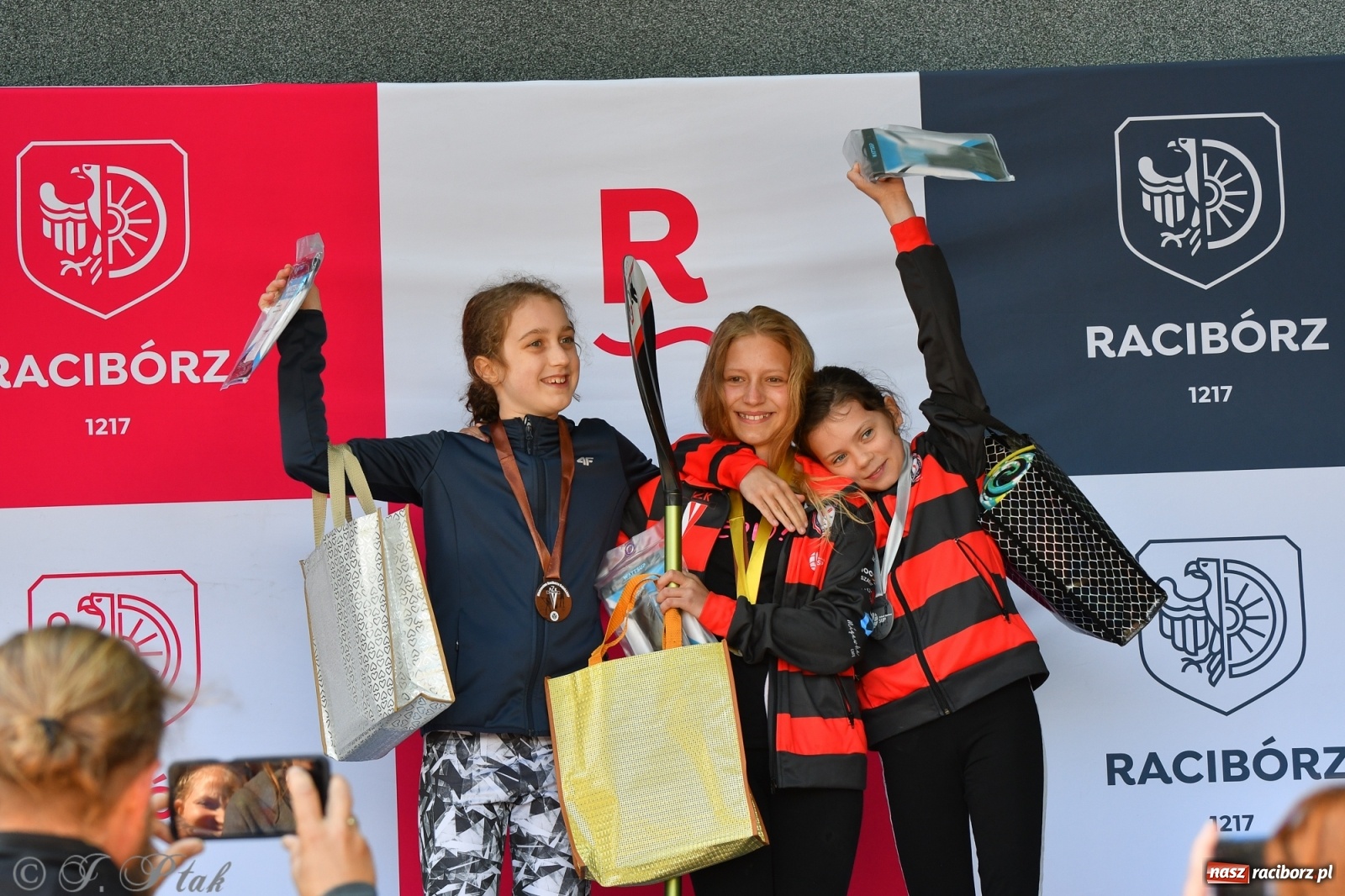 Zdjęcie w galerii na portalu naszraciborz.pl: Racibórz. Wielkie wiosłowanie w parku m. Roth wiadomości z regionu