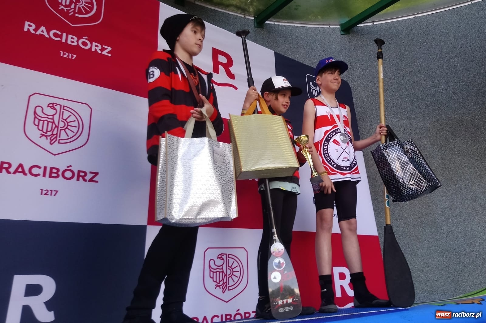 Zdjęcie w galerii na portalu naszraciborz.pl: Racibórz. Wielkie wiosłowanie w parku m. Roth wiadomości z regionu