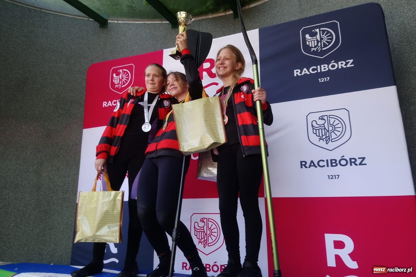 Zdjęcie w galerii na portalu naszraciborz.pl: Racibórz. Wielkie wiosłowanie w parku m. Roth wiadomości z regionu